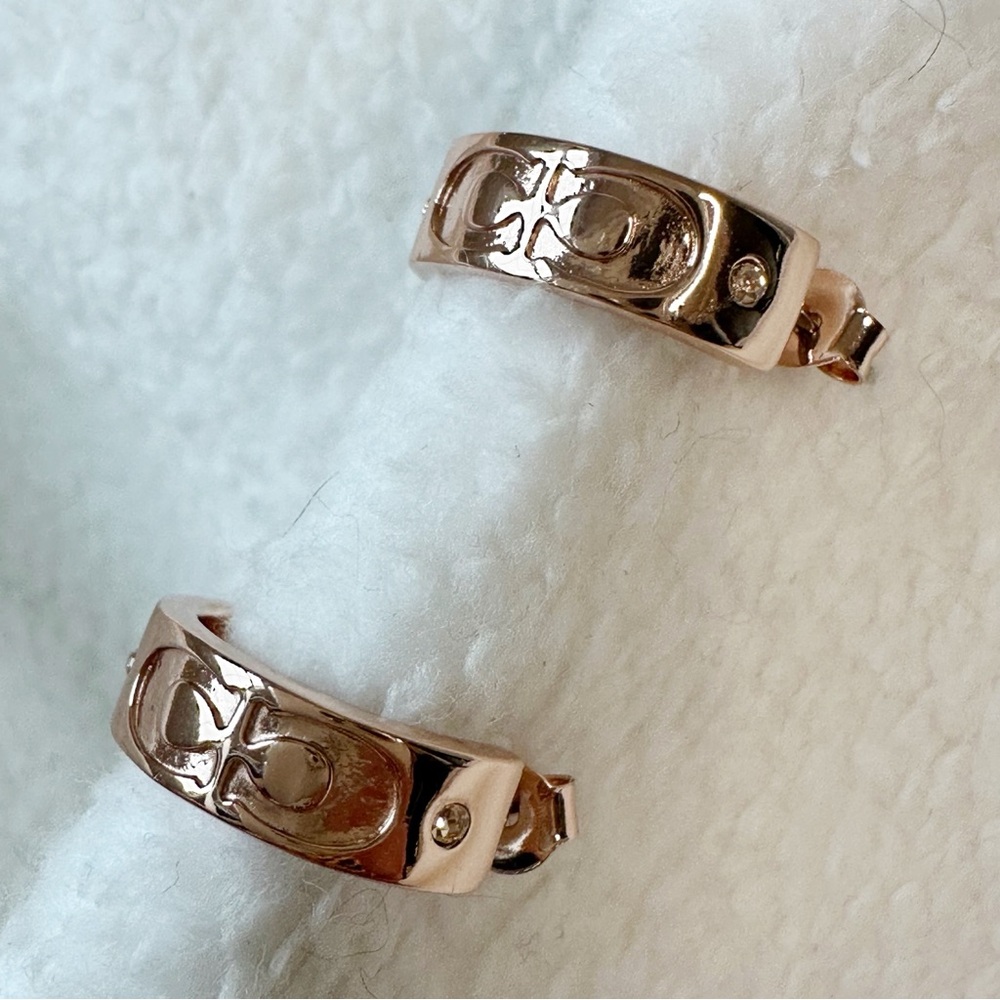 Coach NWT Rose Gold Signature Huggie Earrings Style C1901 Plated Brass Titanium - Picture 14 of 16